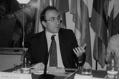 Massimo De Giuseppe - Professore associato di Storia contemporanea presso il Dipartimento di studi umanistici dell'Università IULM